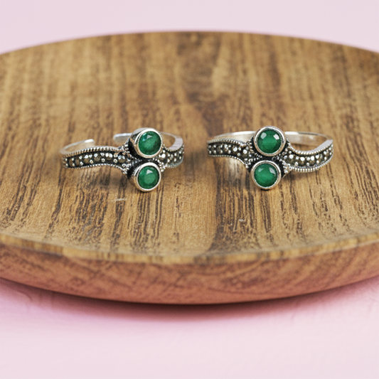 Silver Garland Green Toe Ring