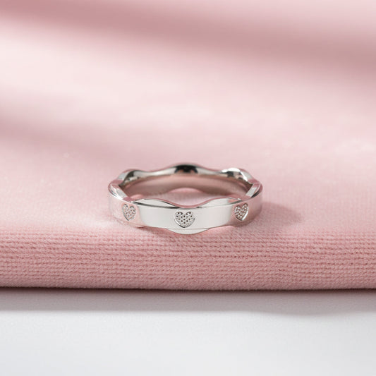 Silver Elegant Wavy Heart Engraved Band For Her