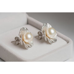 Silver Pearl Elegant Flower Studs earrings