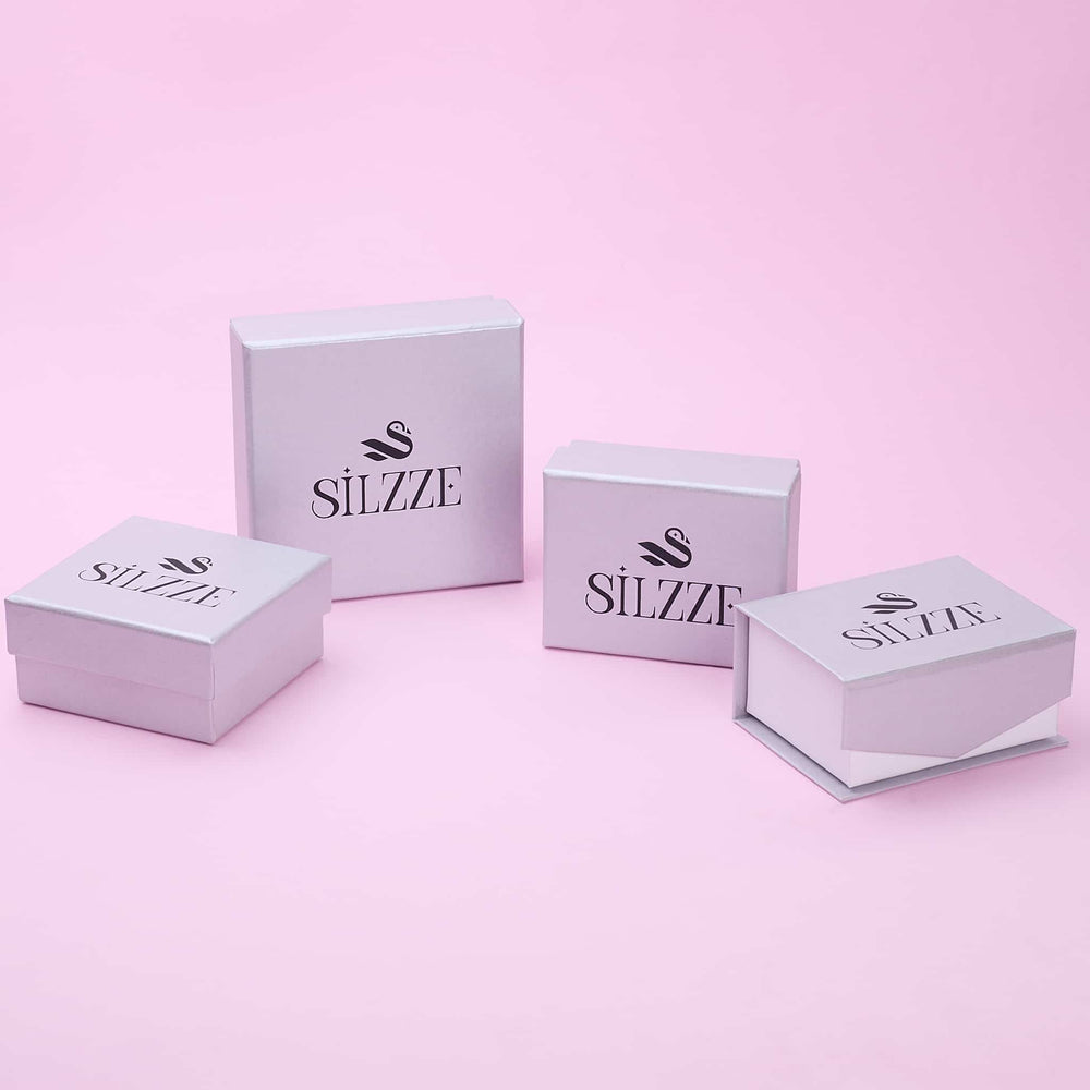 silzze' jewelry packaging boxes in light pink background