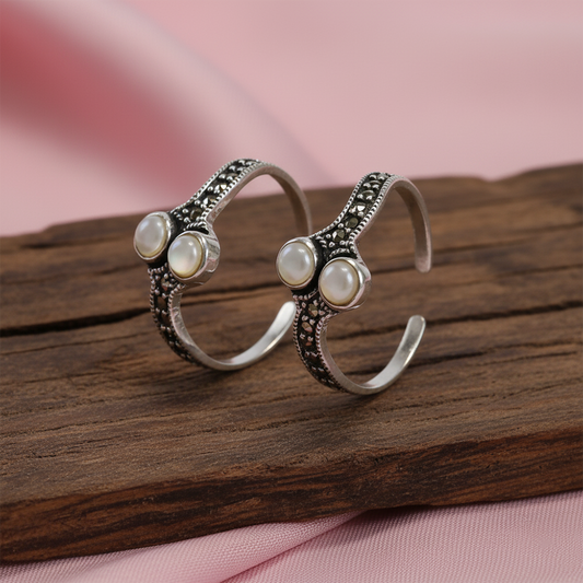 Silver Mother of pearl Oxidised Toe ring