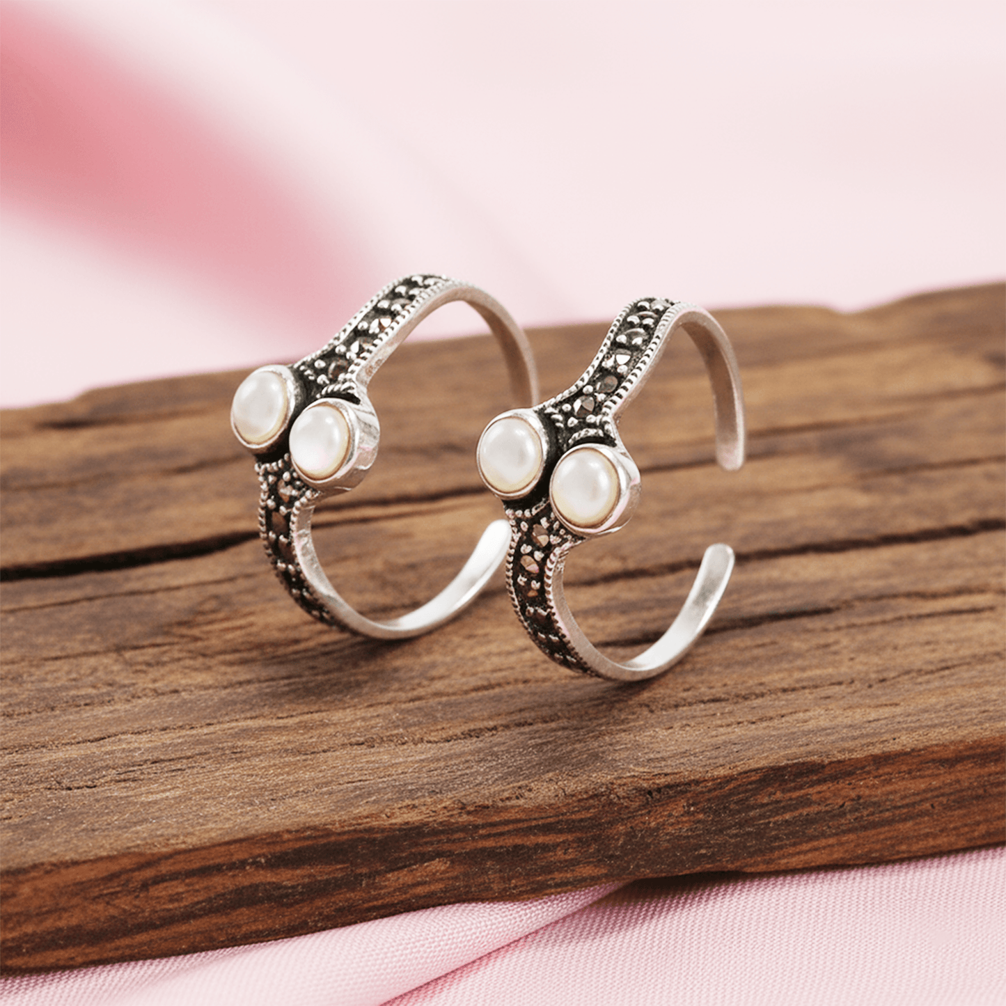 Silver Mother of pearl Oxidised Toe ring