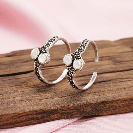 Silver Mother of pearl Oxidised Toe ring