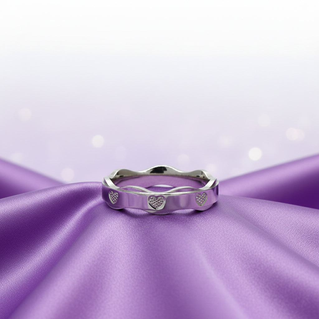 Silver Elegant Wavy Heart Engraved Band For Her
