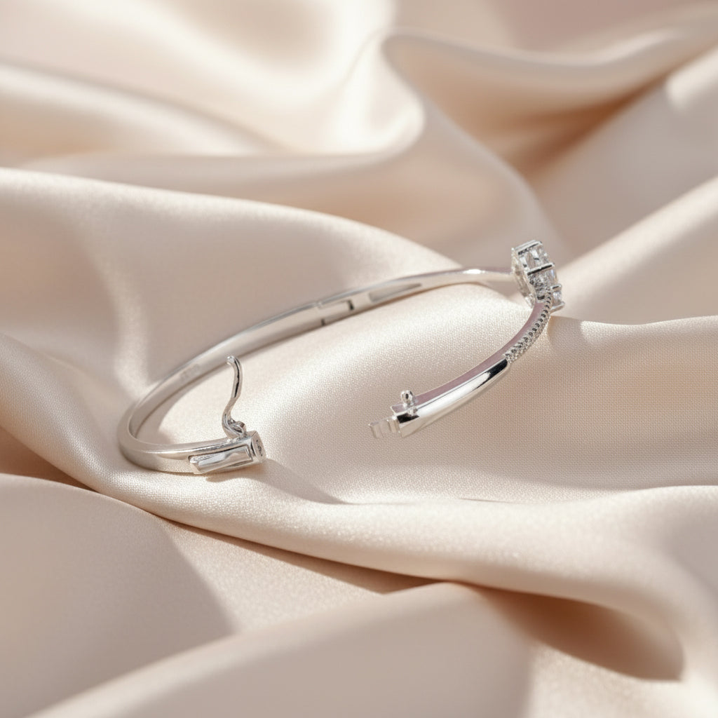 Silver Clover leaf Zirconia Fine Bracelet for her