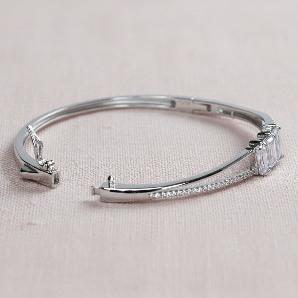 Silver Fine Trinity cut Bracelet for her
