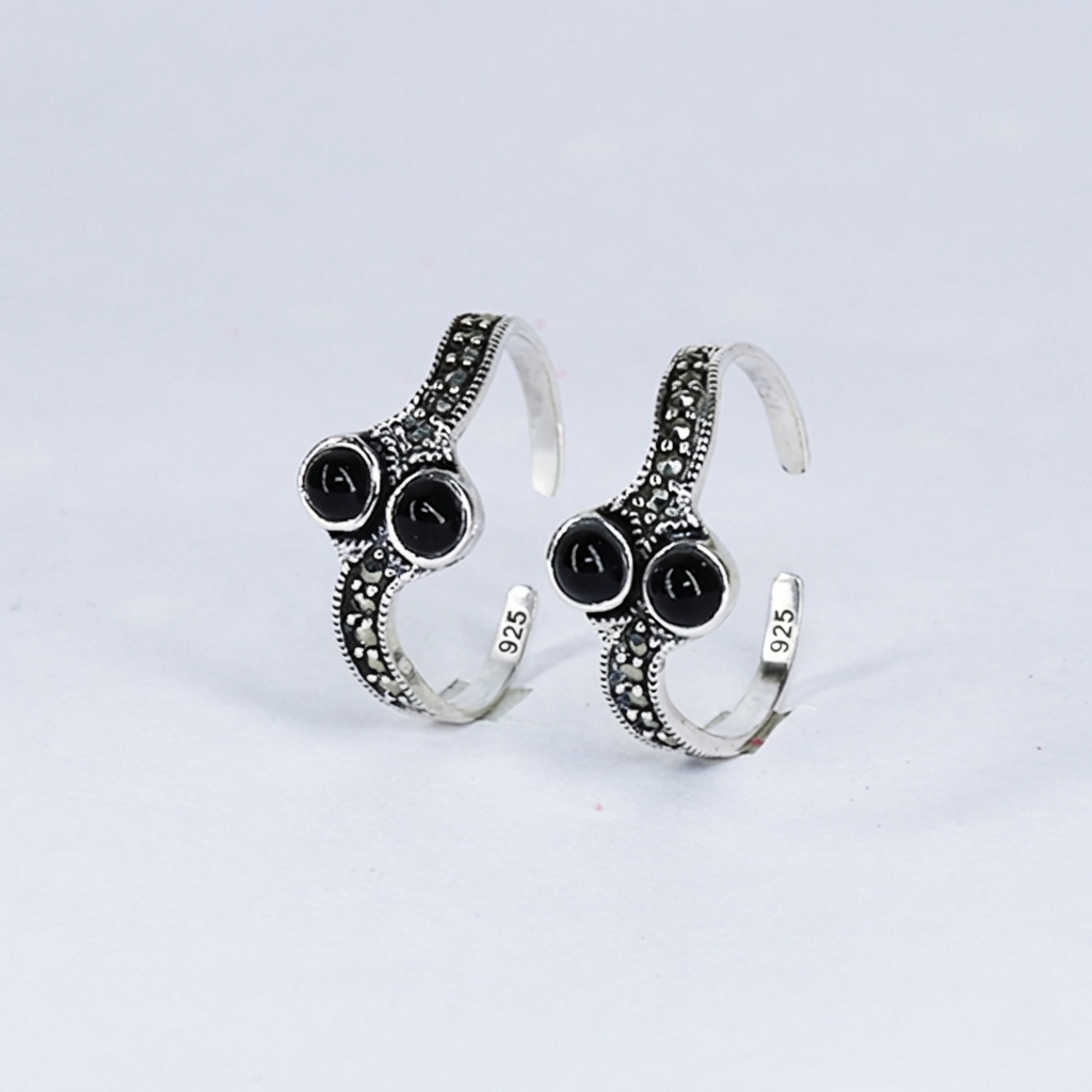 Silver Oxidized Black Stone Toe Ring