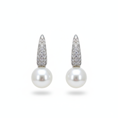 Silver Crescent shaped Pearl drop earrings in Bali pattern