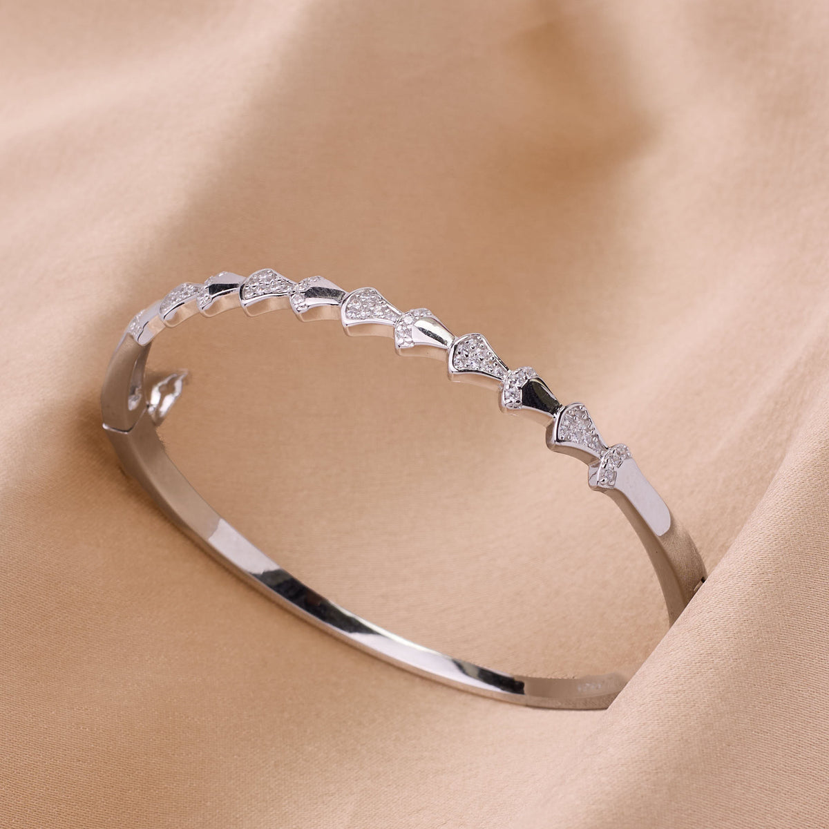 Silver Serpentine Style Bracelet for her