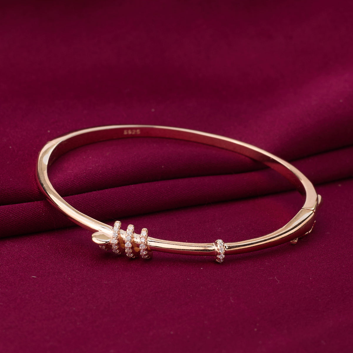 Rose gold Spring locked minimalist bracelet For her