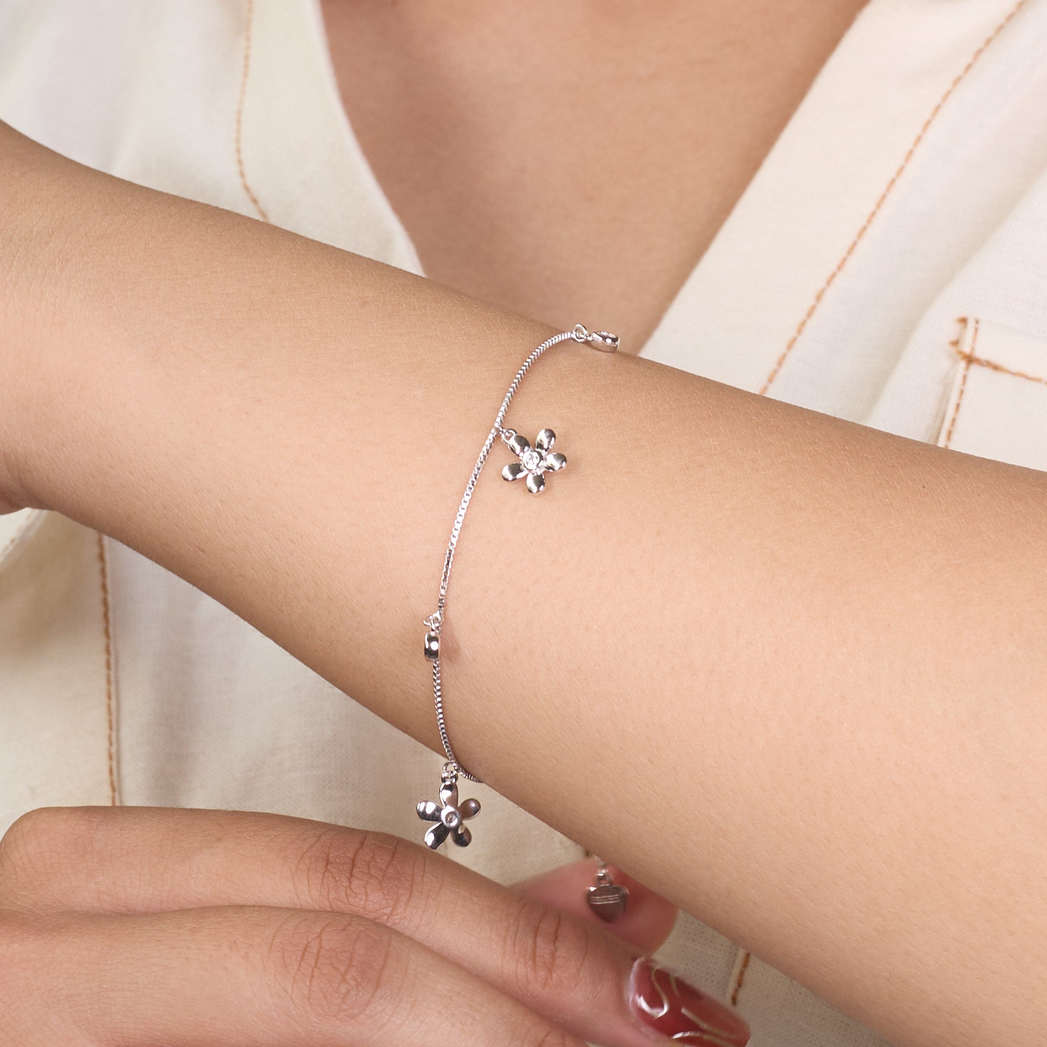 Silver Cute Dangler flower Chain Bracelet for her