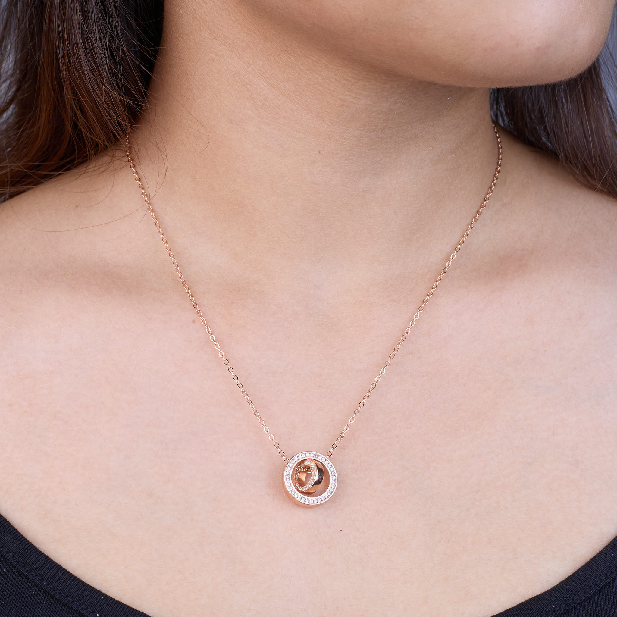 Rose Gold Interlocking Circle Pendant