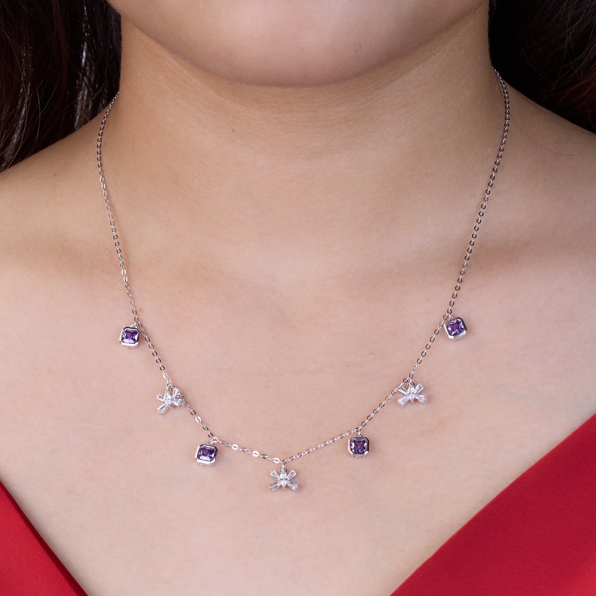 925 silver Necklace with star-shaped pendants worn by a person against a dark background