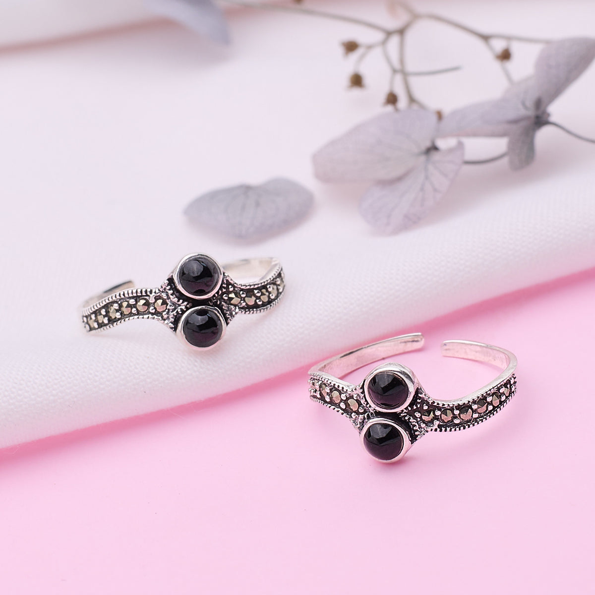 Silver Oxidized Black Stone Toe Ring