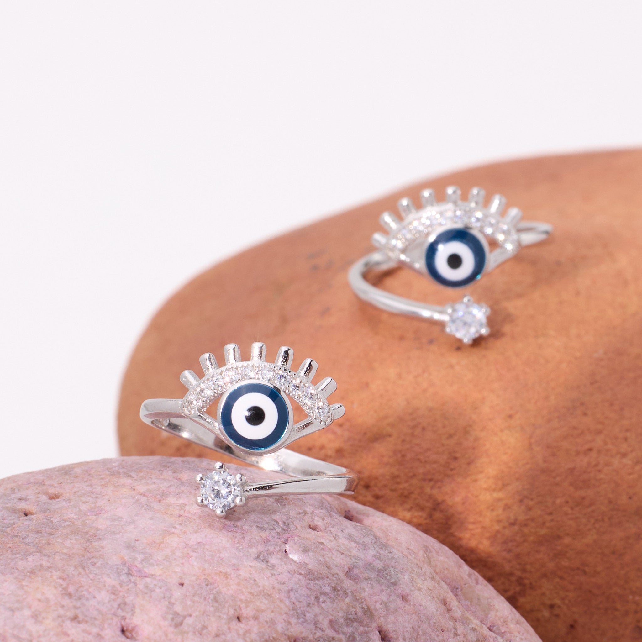 Silver Striking Eyelashes Halo Toe Ring