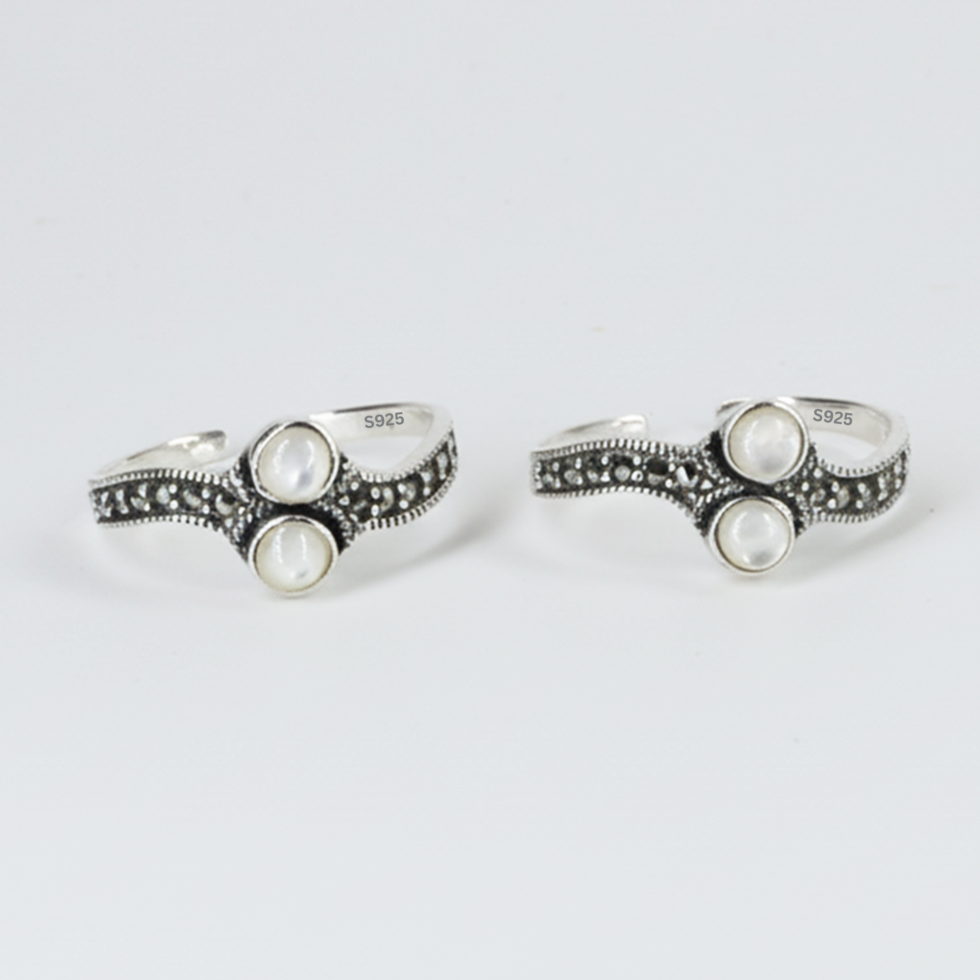 Silver Mother of pearl Oxidised Toe ring