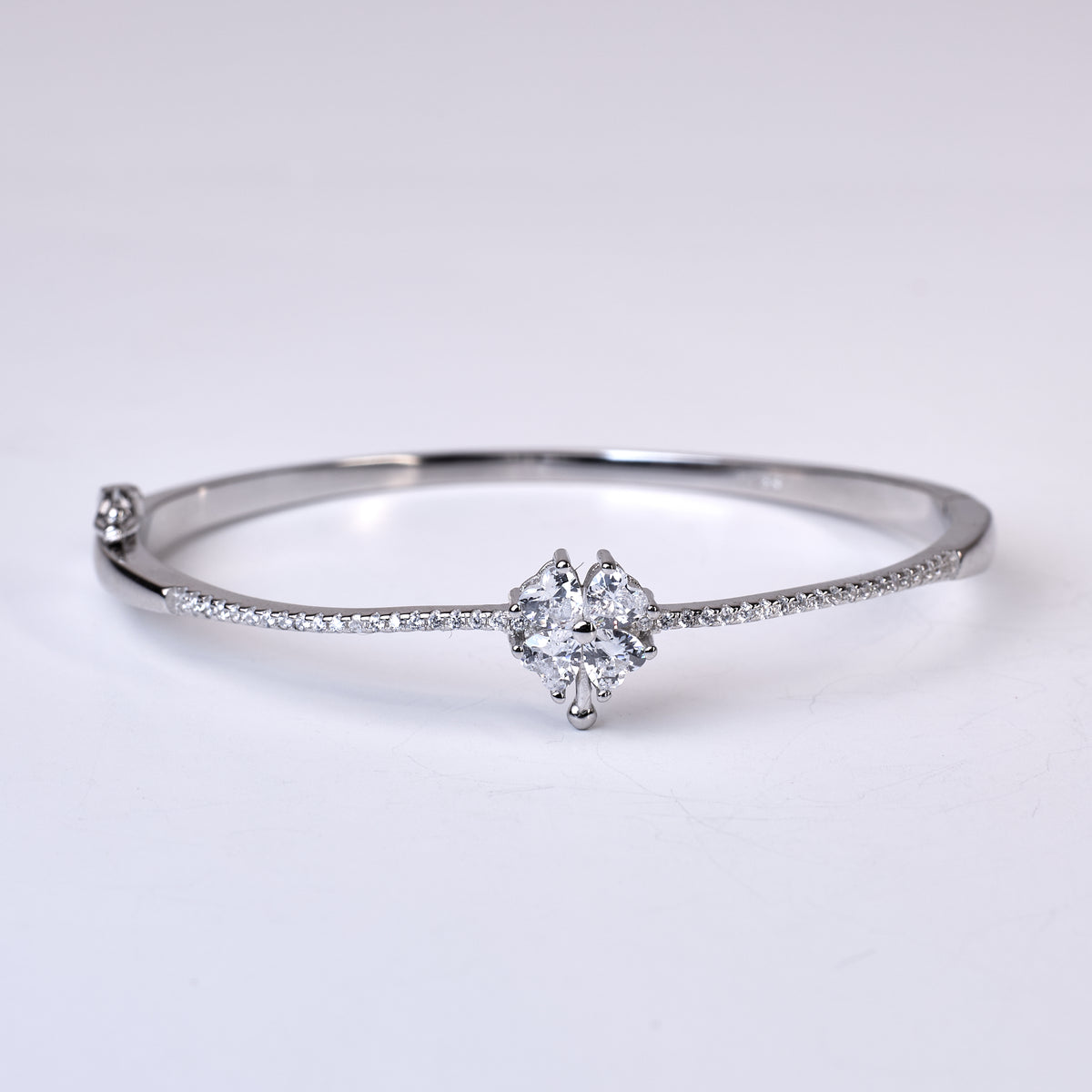 Silver Clover leaf Zirconia Fine Bracelet for her