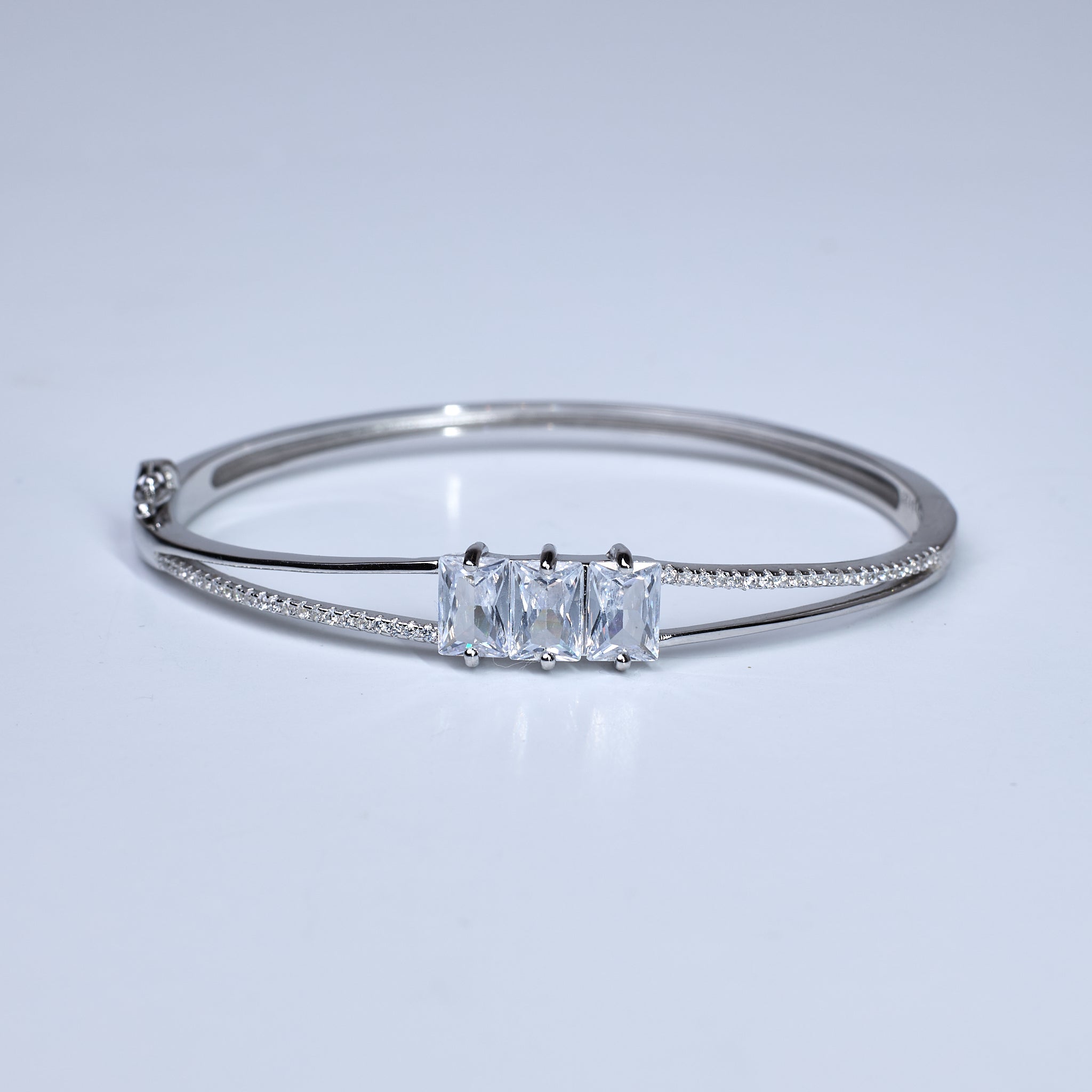 Silver Fine Trinity cut Bracelet for her