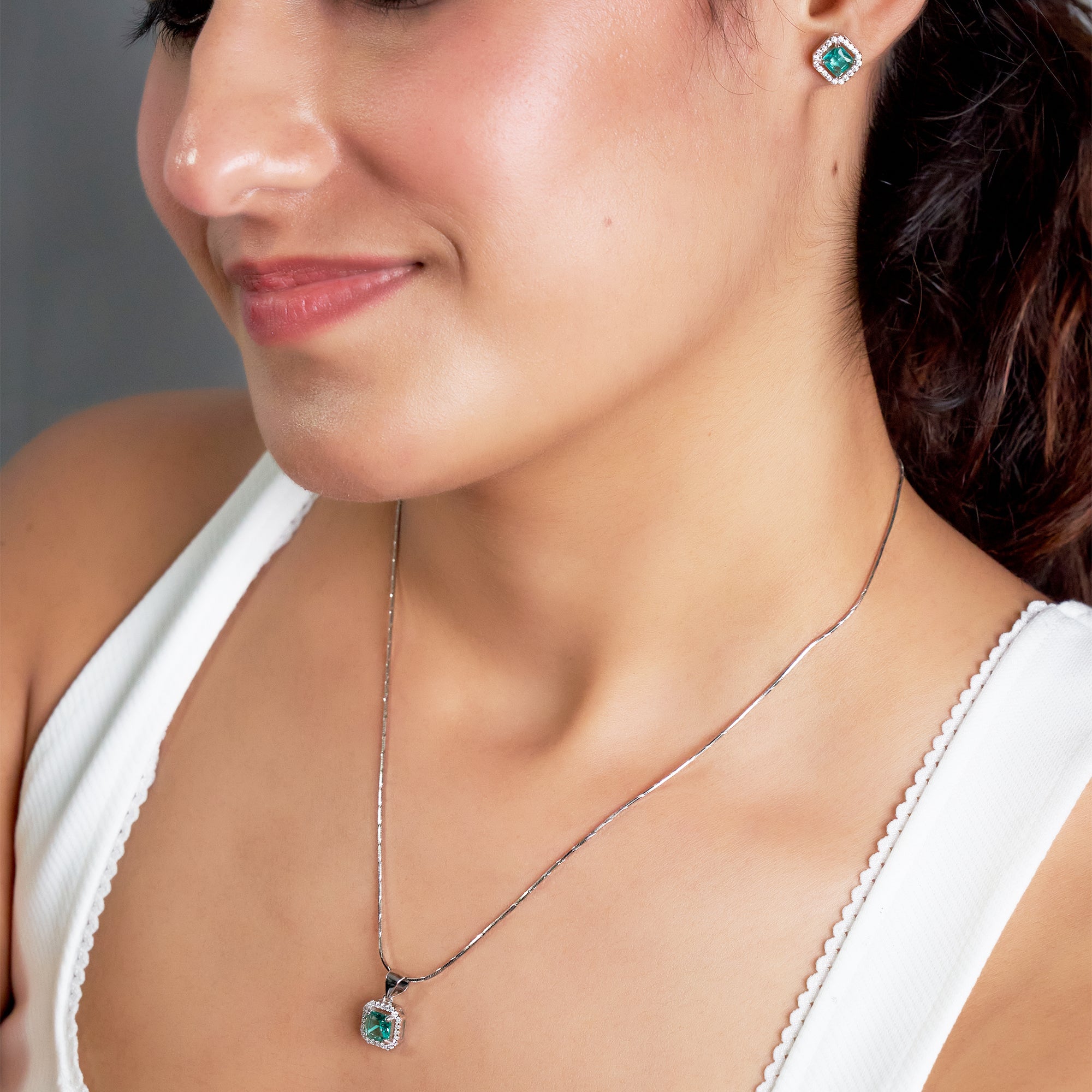 Silver Victorian royal Emerald green Pendant set