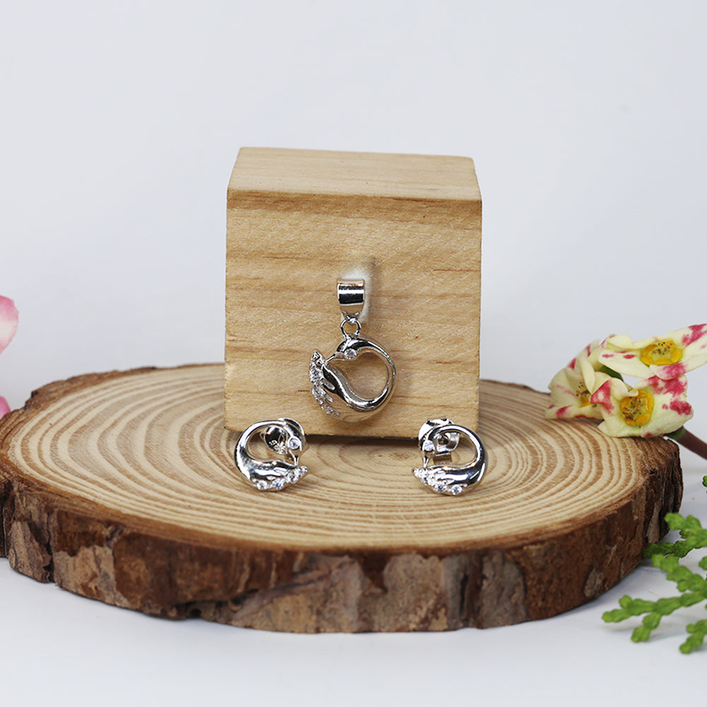 Silver Dazzling Swan pendant set