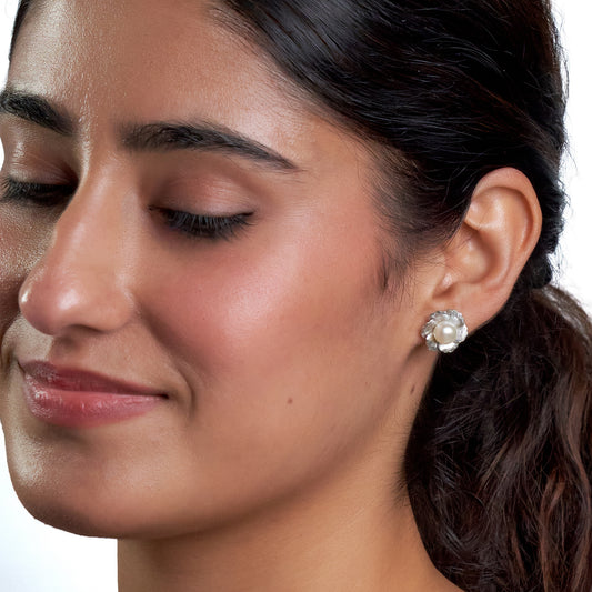 Silver Pearl Elegant Flower Studs earrings