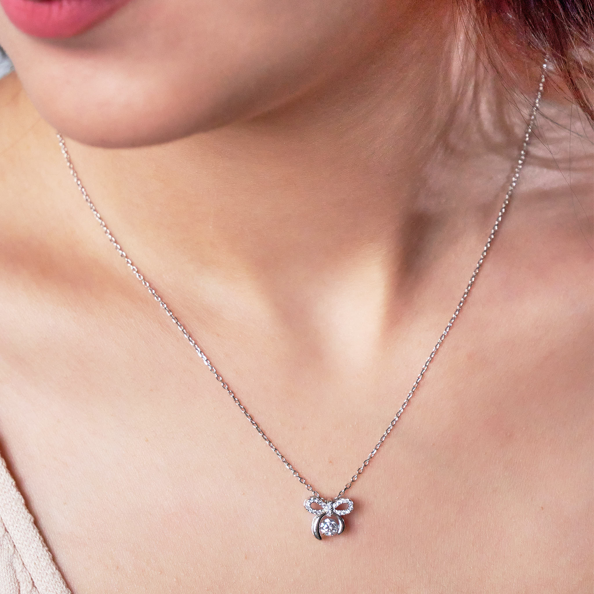 Pure 925 Silver pookie bow pendant necklace wearing a model 