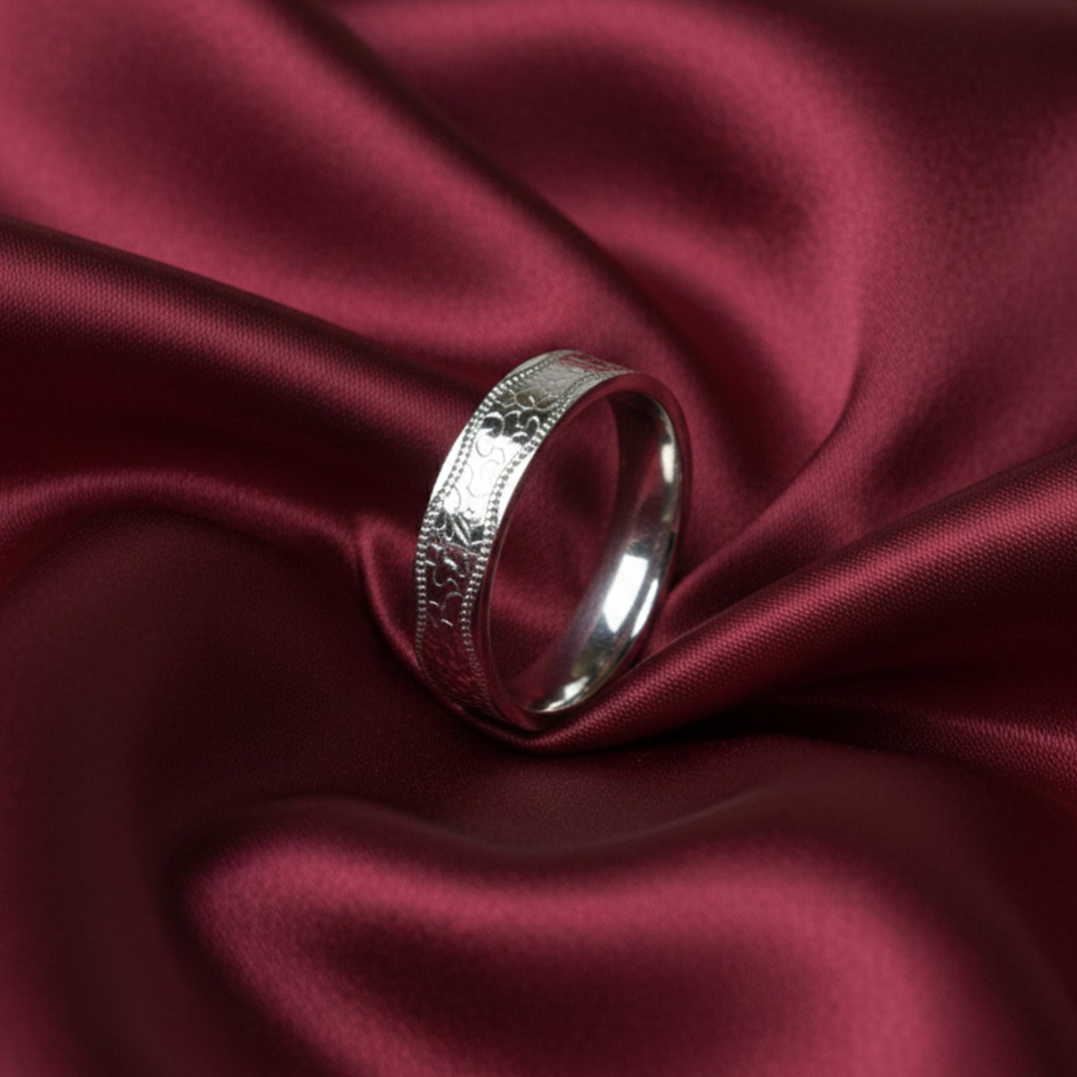 Silver Vintage engraved Hammer pattern Band ring