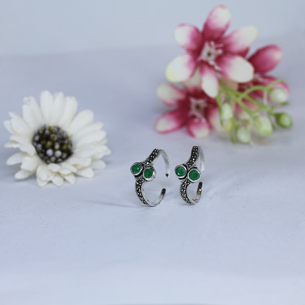 Silver Garland Green Toe Ring