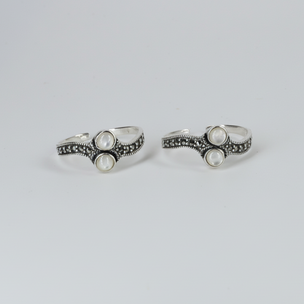 Silver Mother of pearl Oxidised Toe ring
