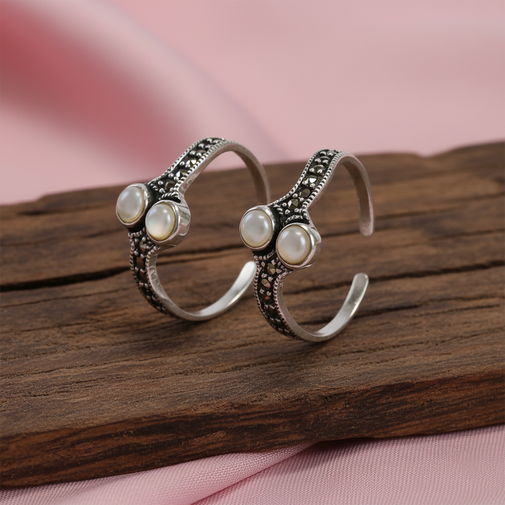 Silver Mother of pearl Oxidised Toe ring